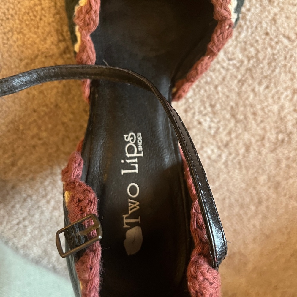 Unique Two Lips Black and Brown Heels with crochet Floral Accents - Picture 6 of 6